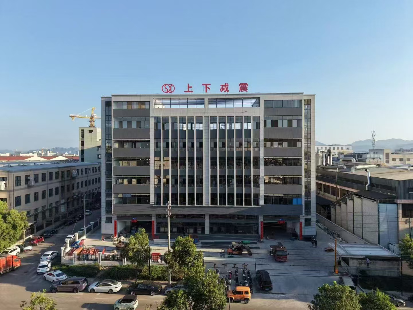 Explosief! Een nieuwe fabriek van 18.000 m² met zes verdiepingen is onthuld!